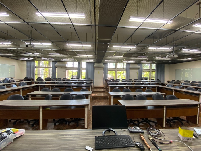 管215教室/100人圖片