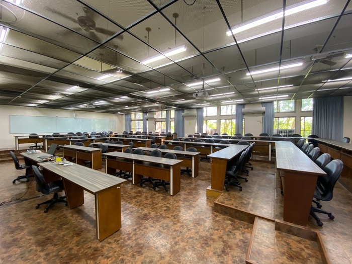 管215教室/100人圖片
