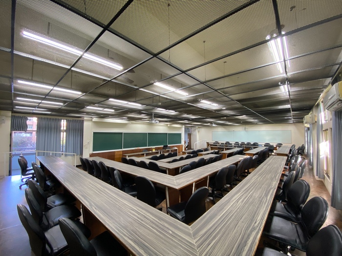 管215教室/100人圖片