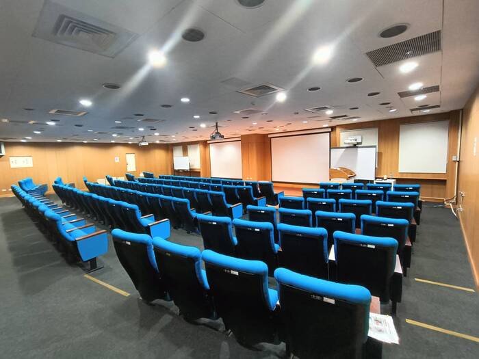 管260教室/120人圖片