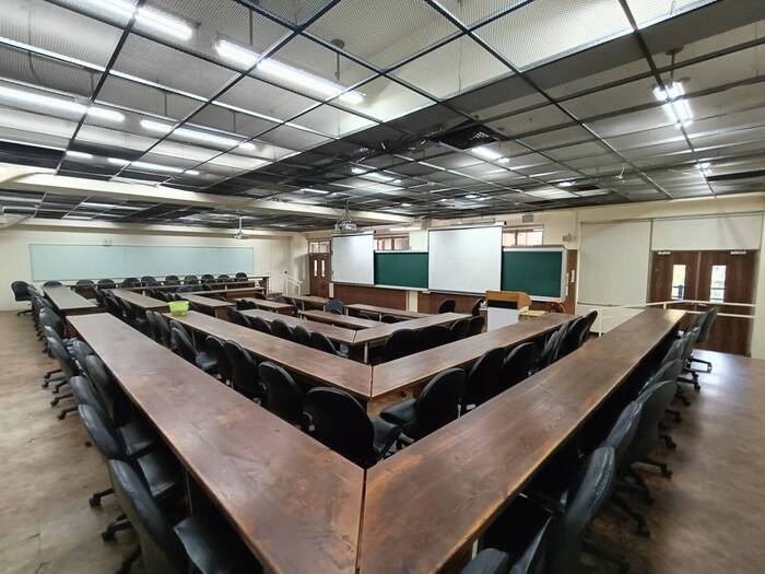 管241教室/100人圖片