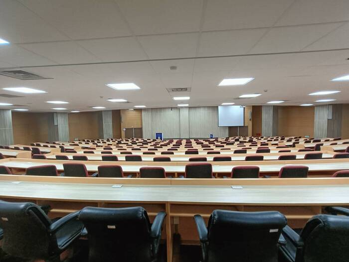 管268教室/270人圖片