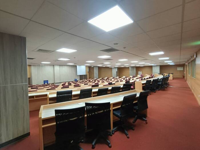 管268教室/270人圖片